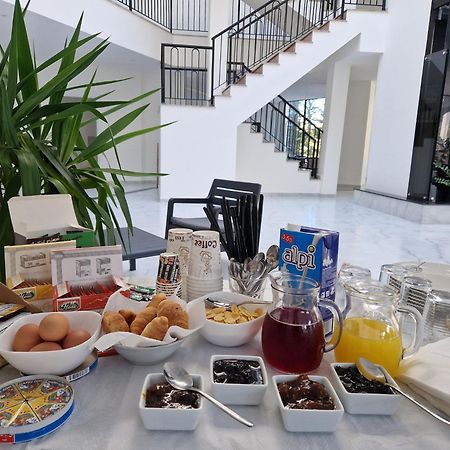 The Honeycomb Boutique Hotel Голем Екстериор снимка