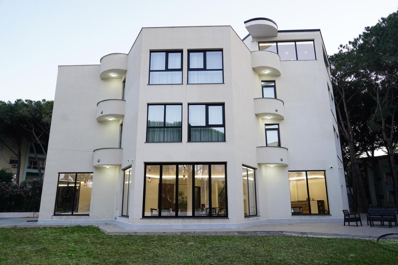 The Honeycomb Boutique Hotel Голем Екстериор снимка
