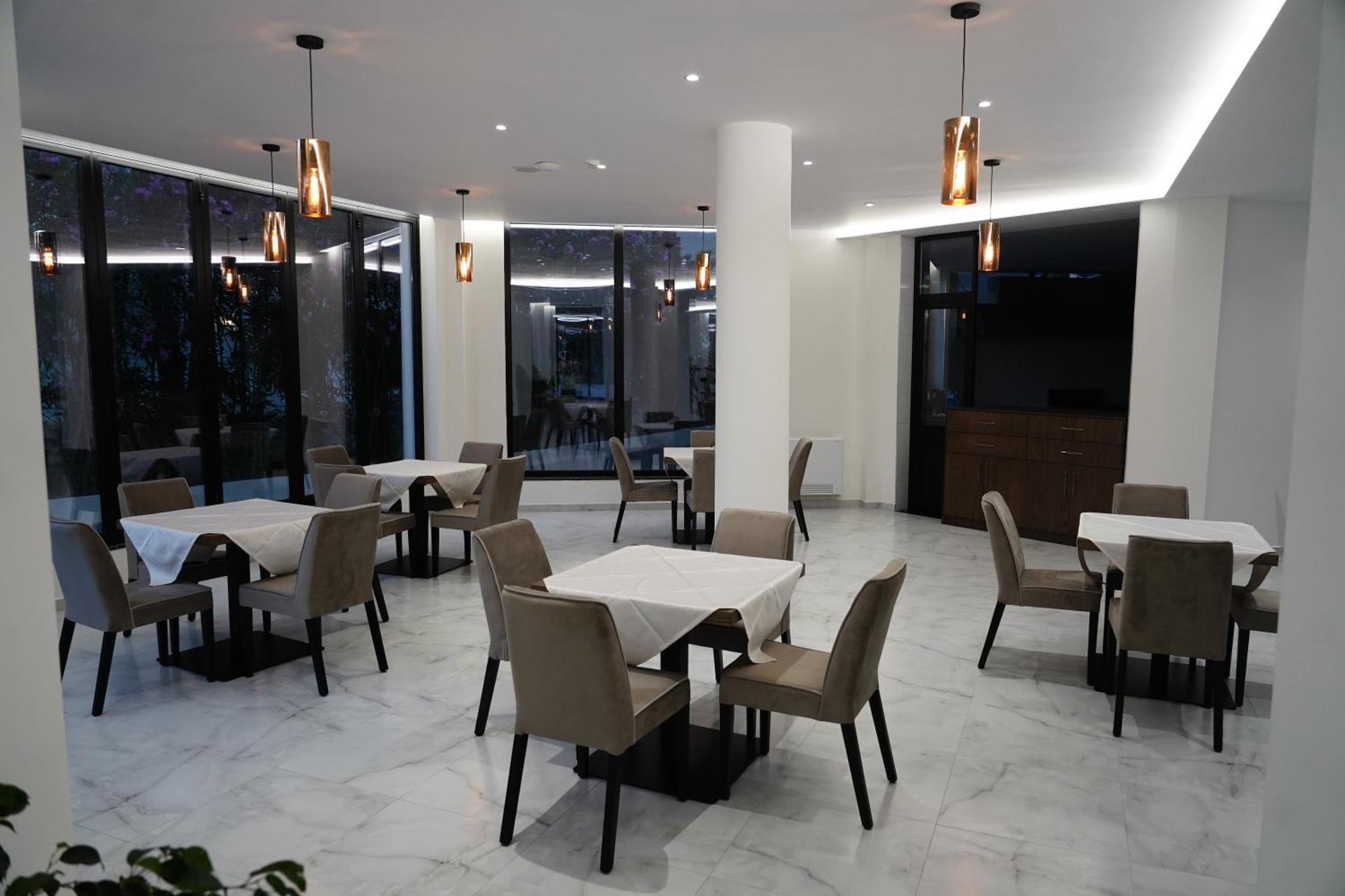 The Honeycomb Boutique Hotel Голем Екстериор снимка