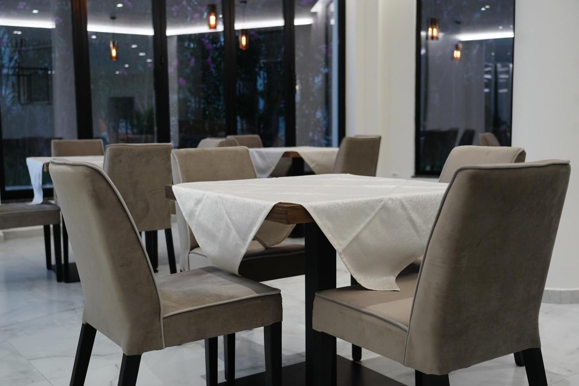 The Honeycomb Boutique Hotel Голем Екстериор снимка