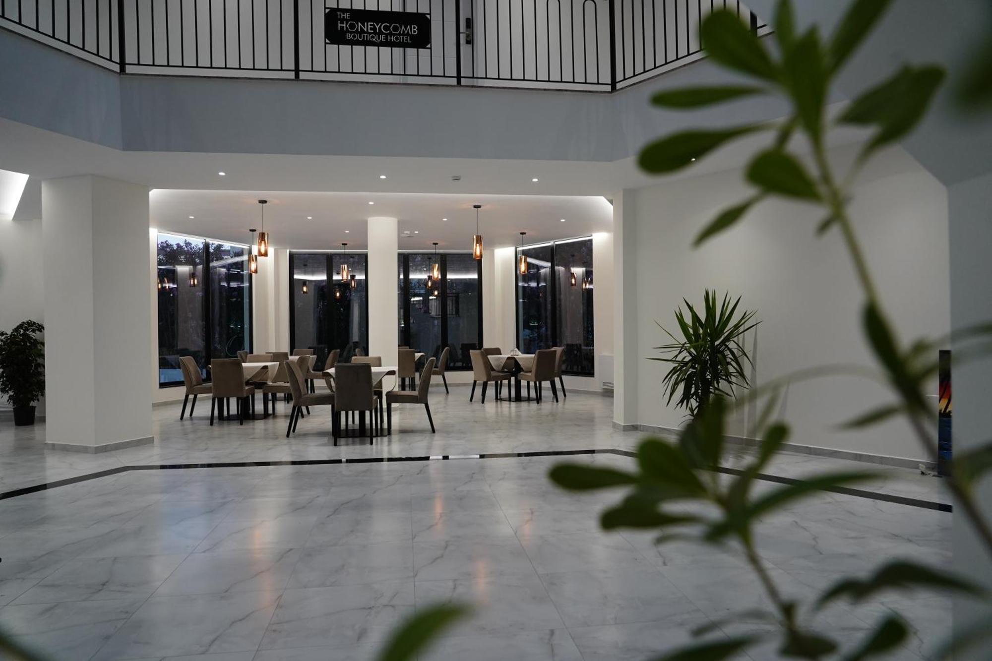 The Honeycomb Boutique Hotel Голем Екстериор снимка