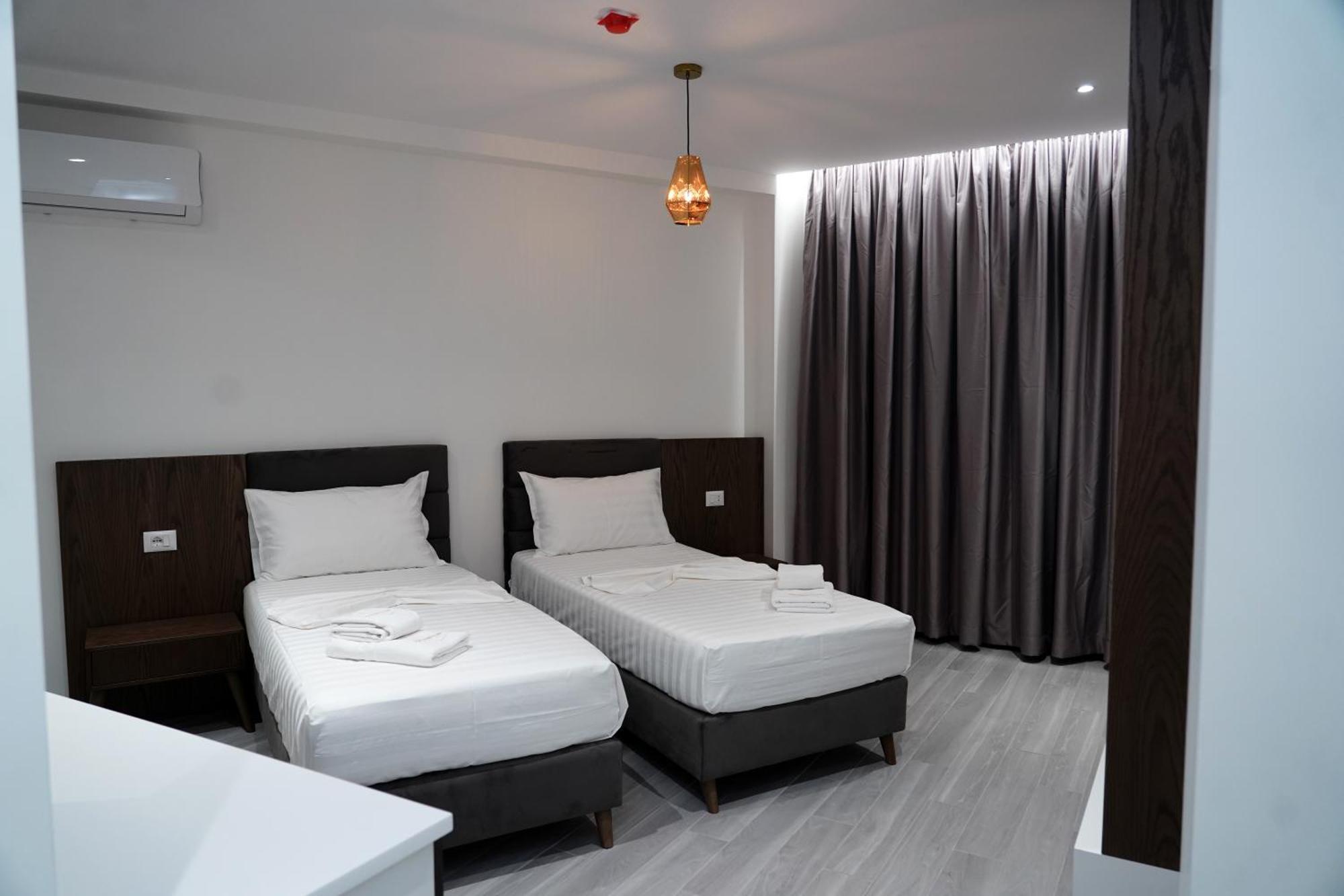 The Honeycomb Boutique Hotel Голем Екстериор снимка