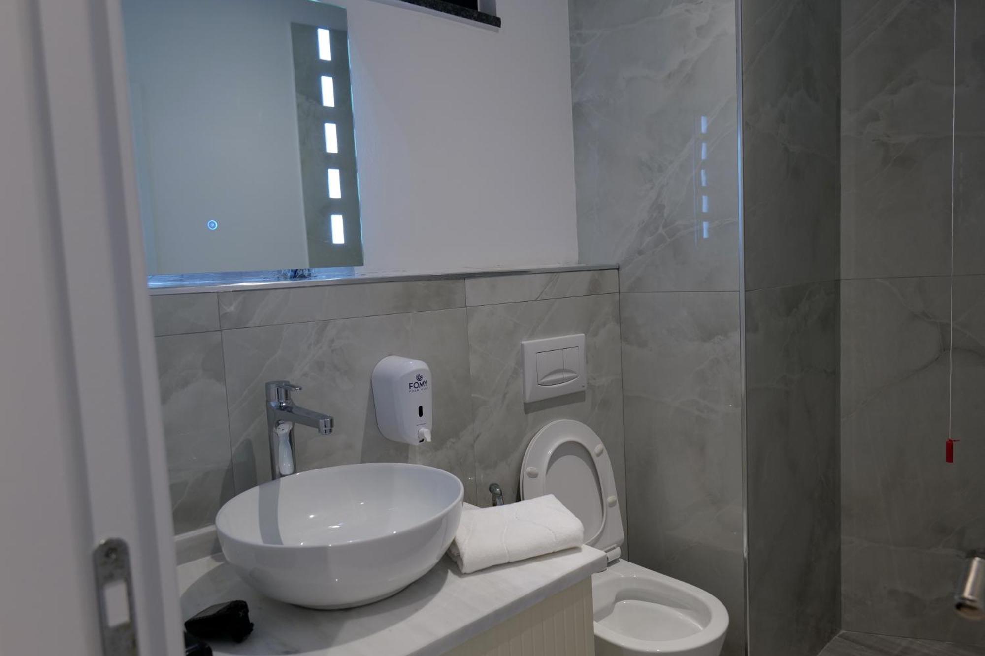 The Honeycomb Boutique Hotel Голем Екстериор снимка