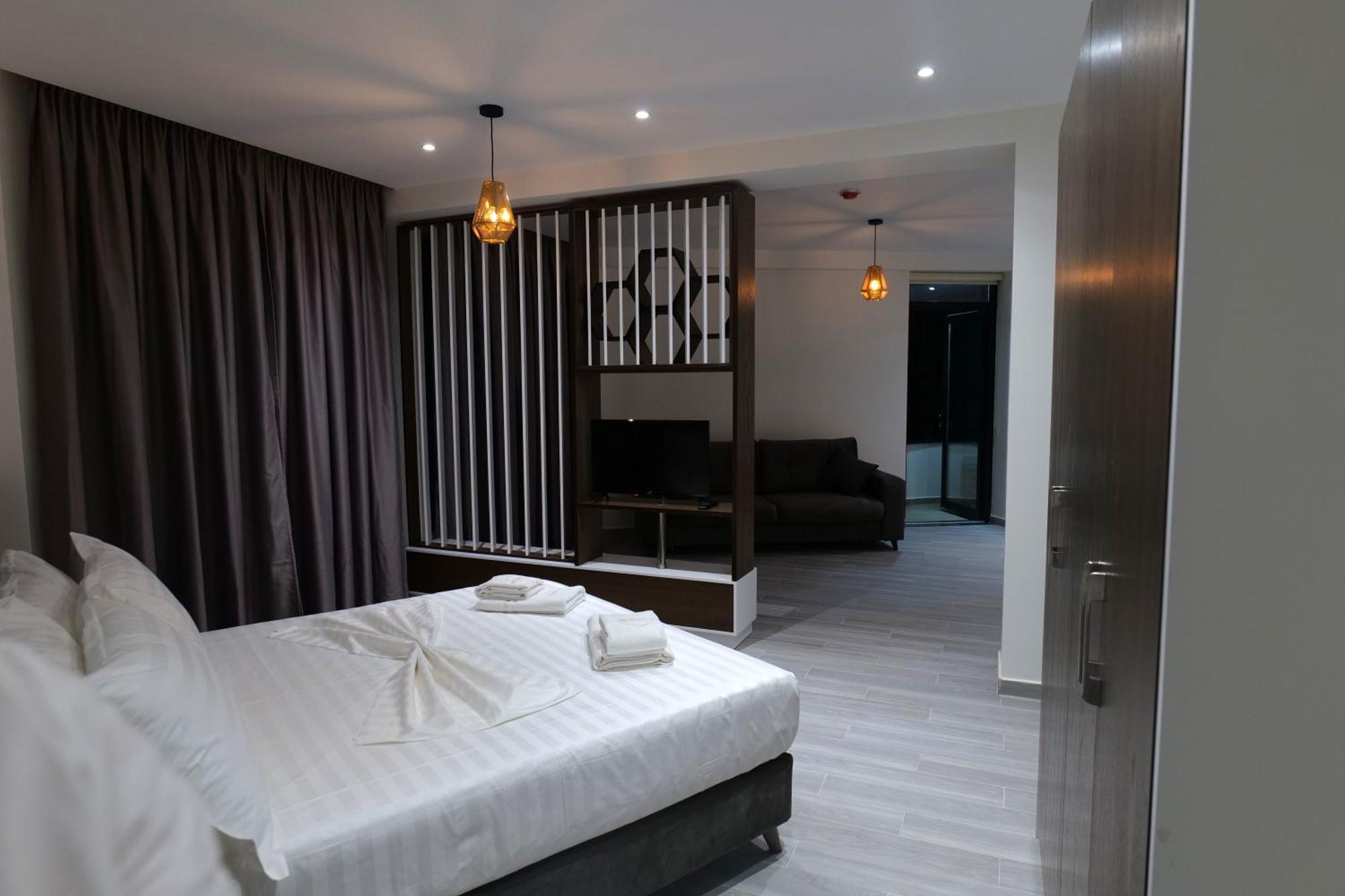 The Honeycomb Boutique Hotel Голем Екстериор снимка