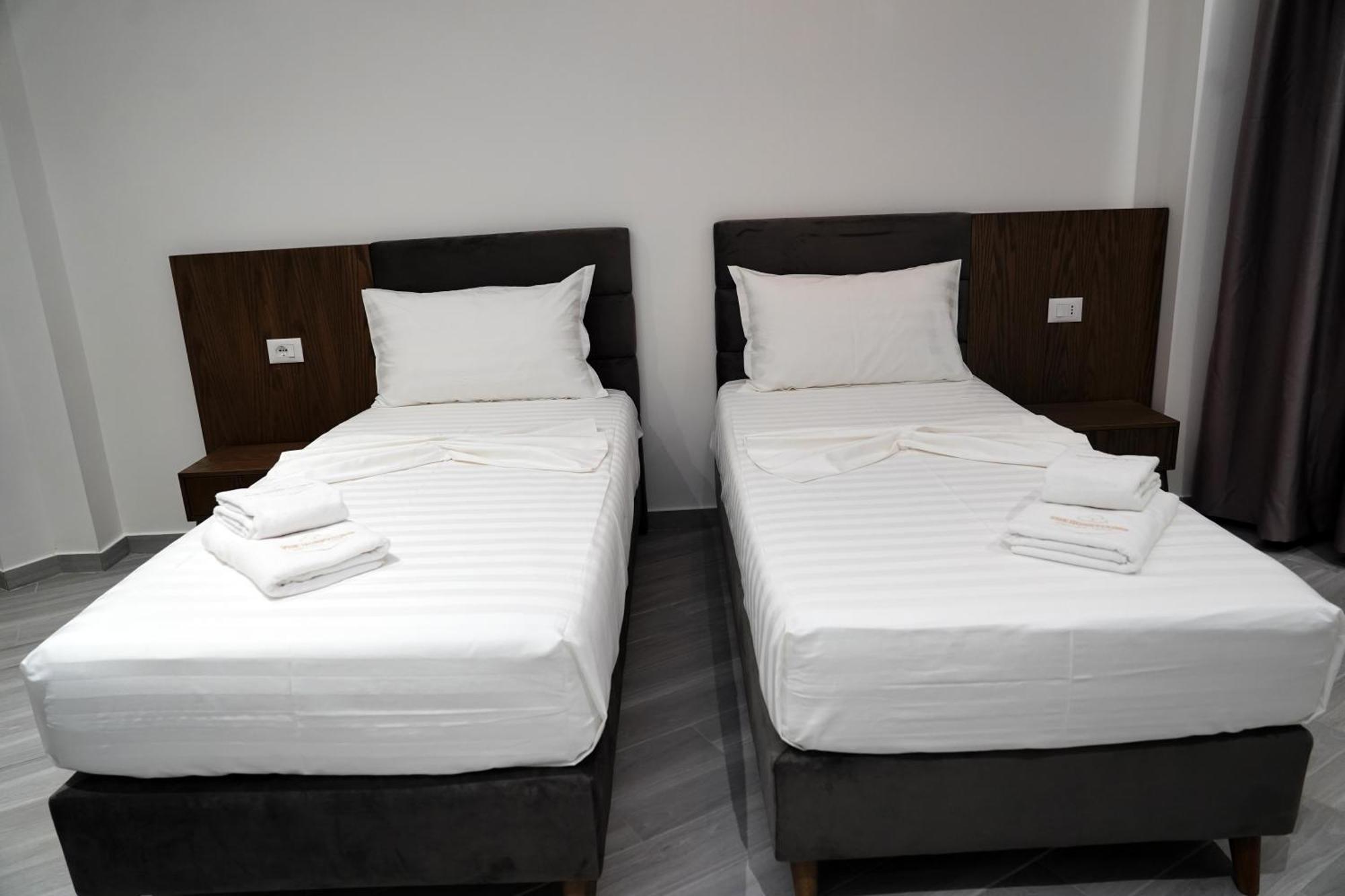 The Honeycomb Boutique Hotel Голем Екстериор снимка