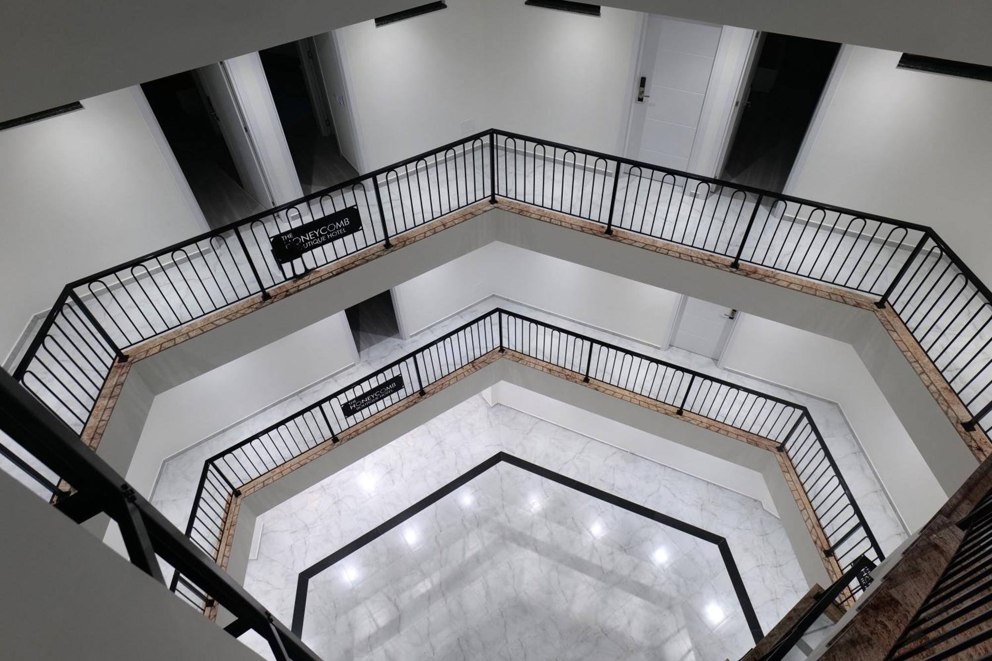 The Honeycomb Boutique Hotel Голем Екстериор снимка