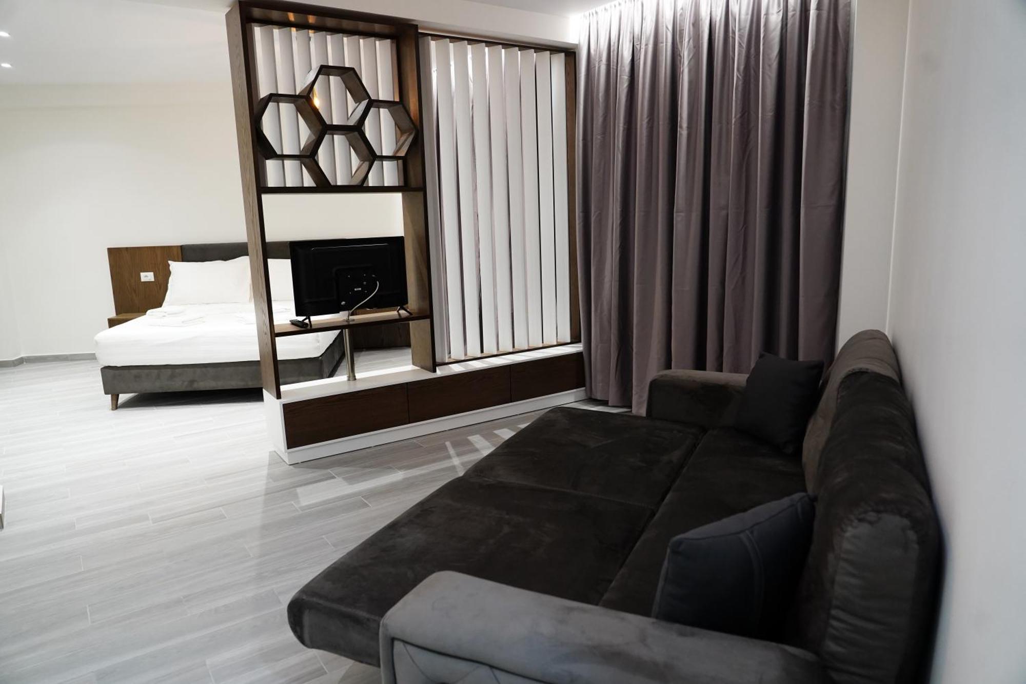 The Honeycomb Boutique Hotel Голем Екстериор снимка