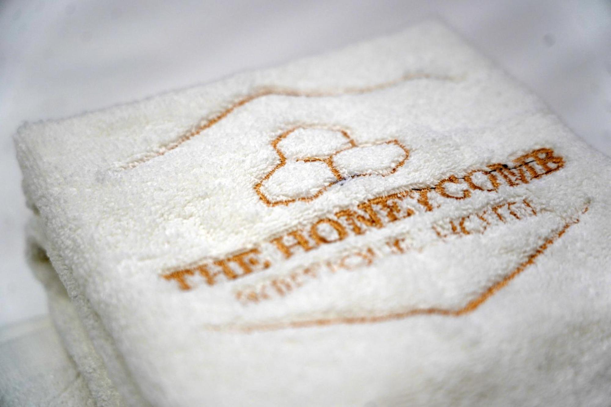 The Honeycomb Boutique Hotel Голем Екстериор снимка
