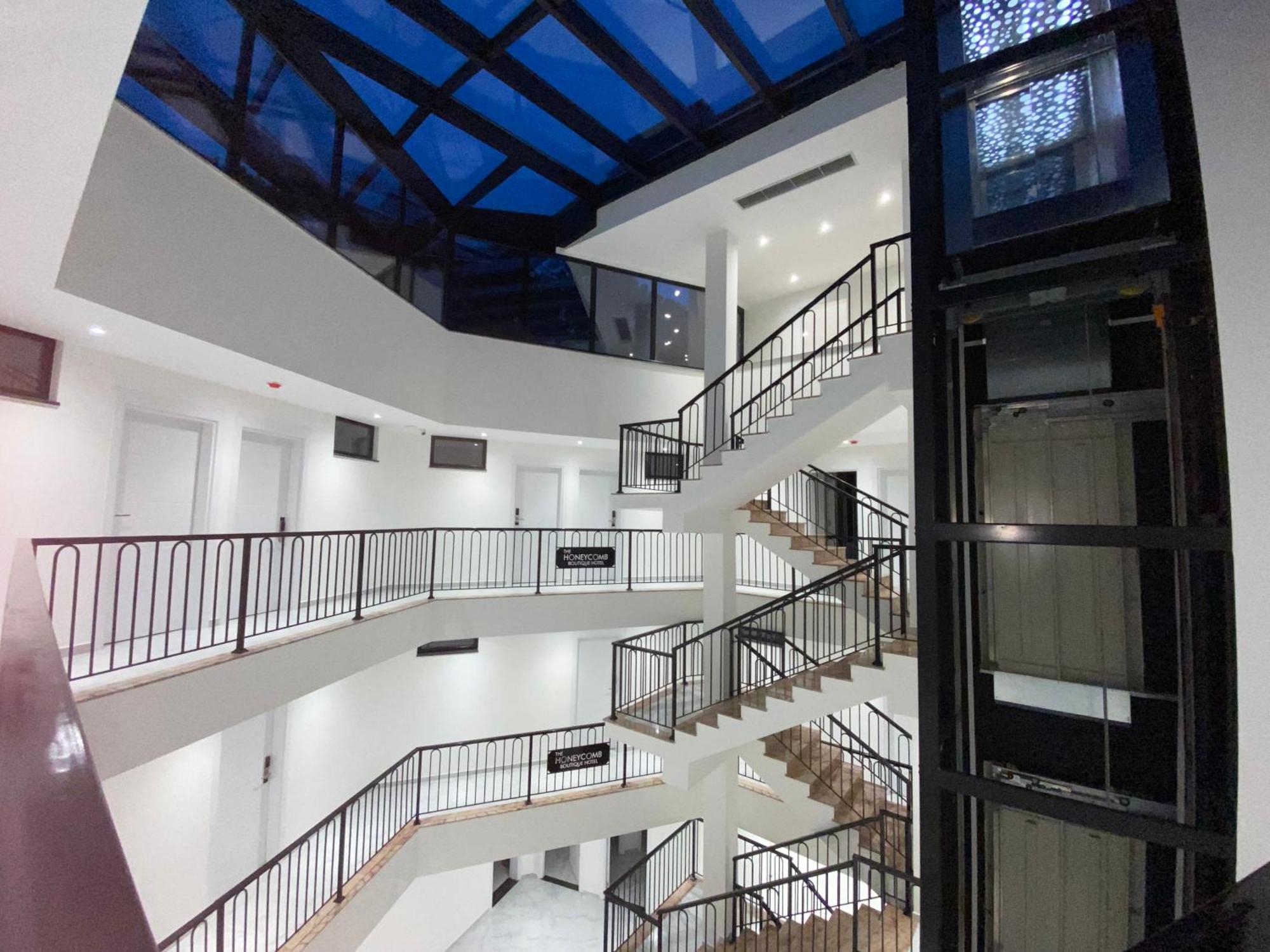 The Honeycomb Boutique Hotel Голем Екстериор снимка
