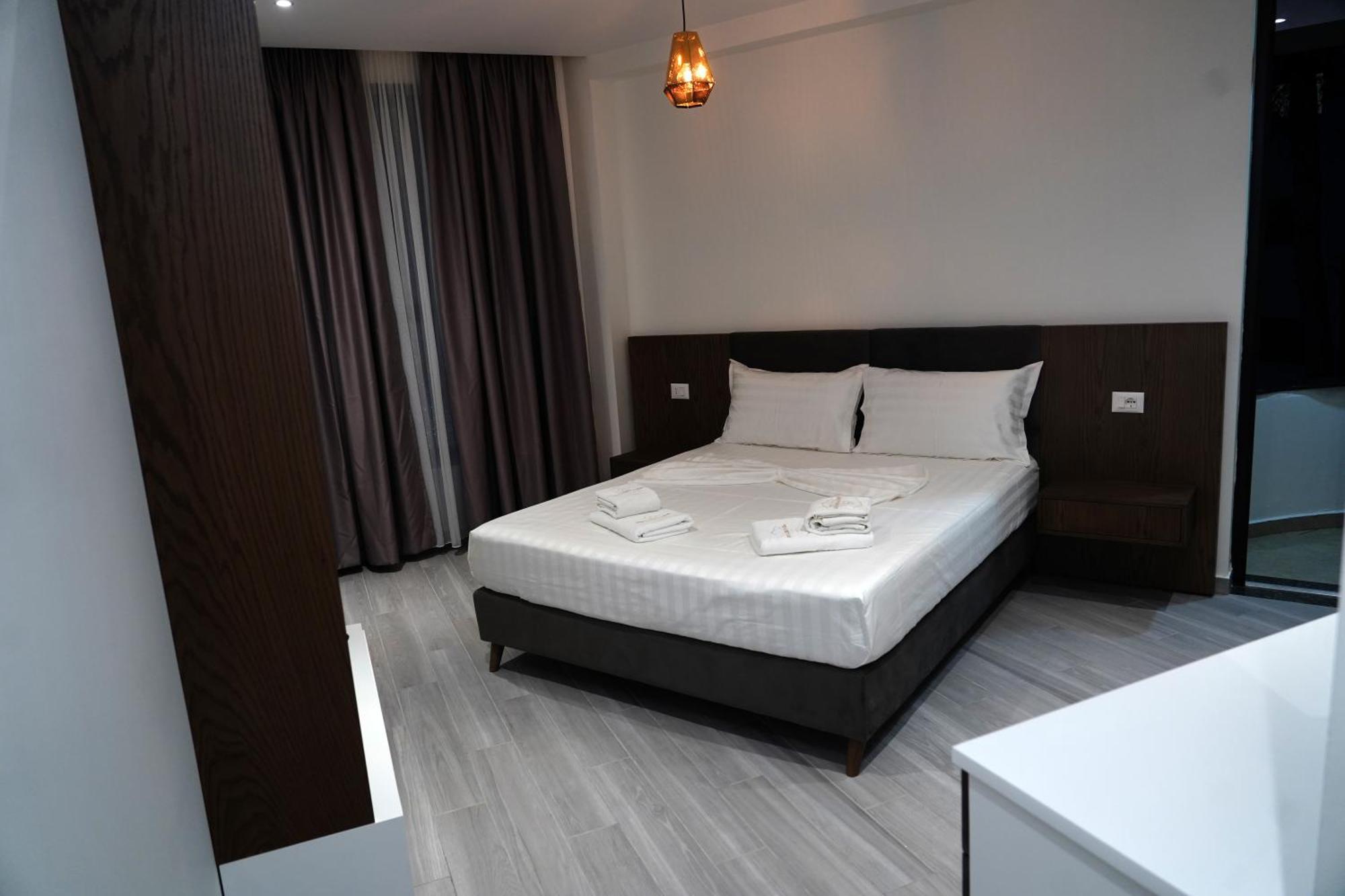 The Honeycomb Boutique Hotel Голем Екстериор снимка