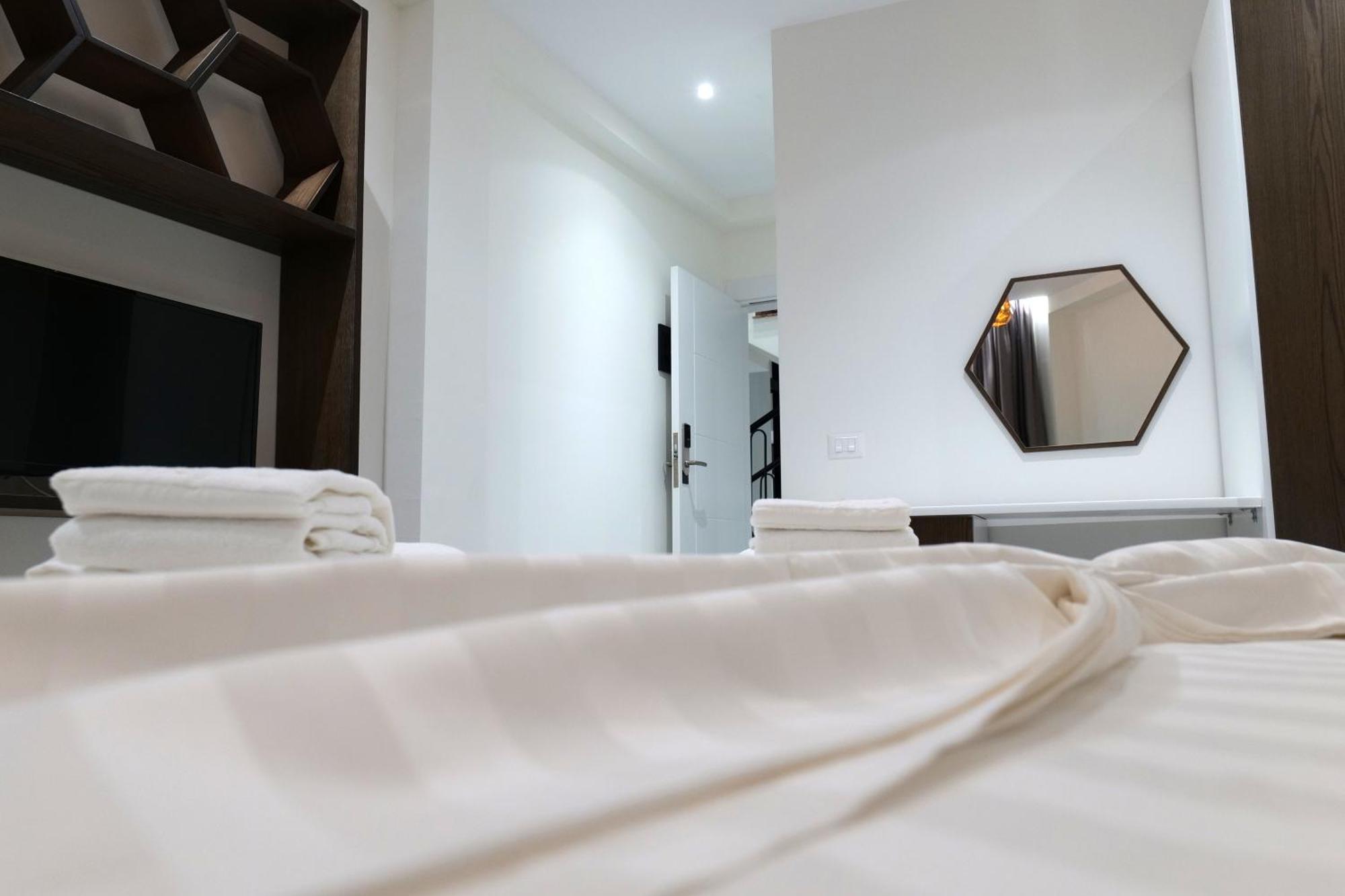 The Honeycomb Boutique Hotel Голем Екстериор снимка