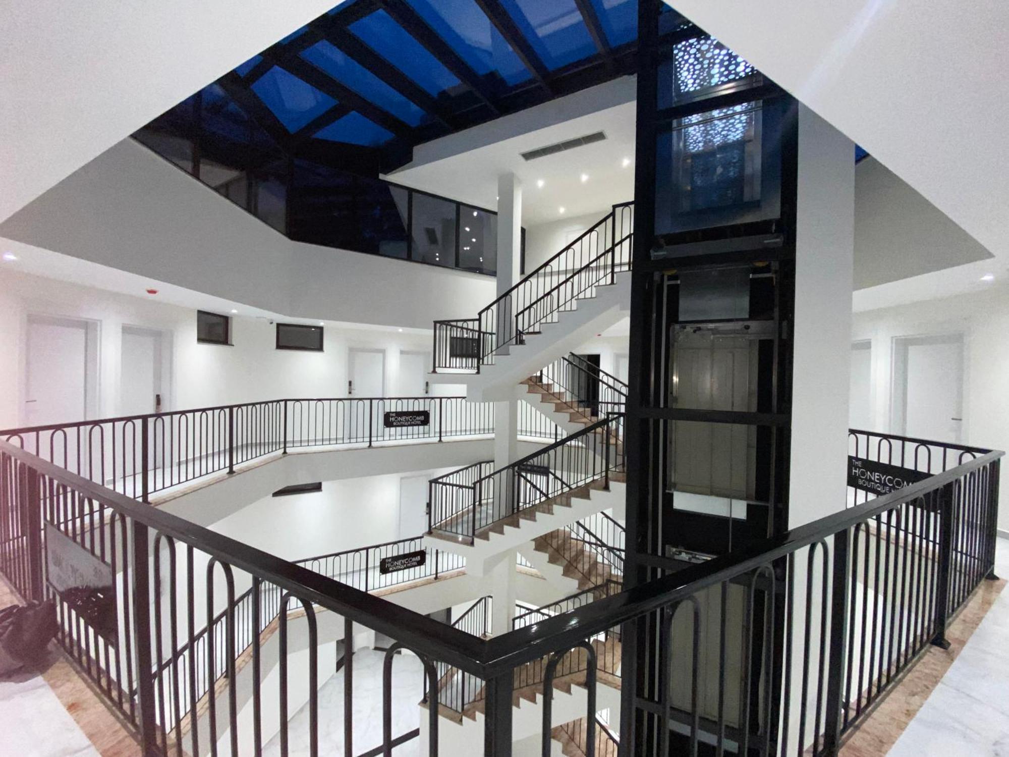 The Honeycomb Boutique Hotel Голем Екстериор снимка