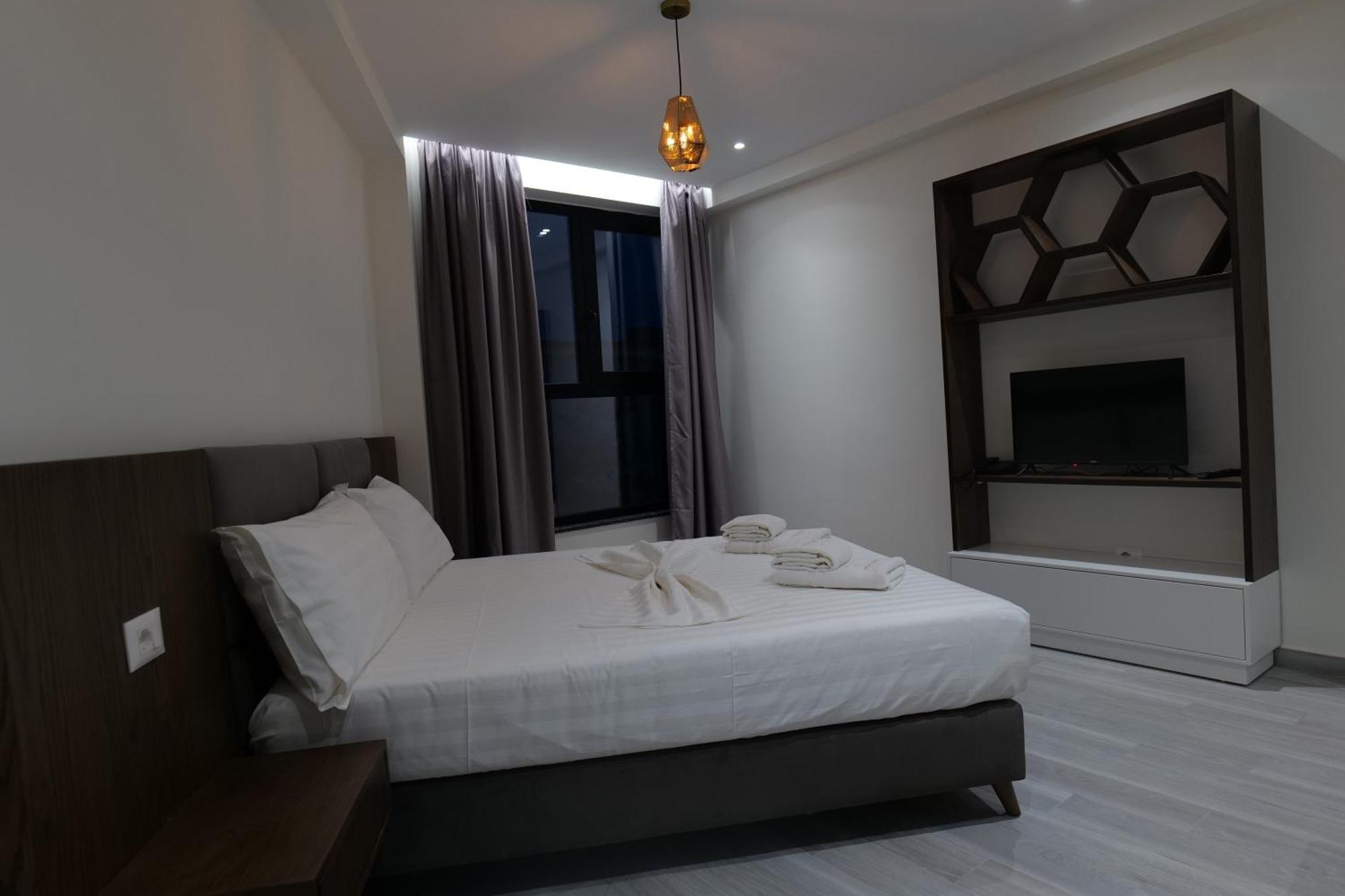 The Honeycomb Boutique Hotel Голем Екстериор снимка