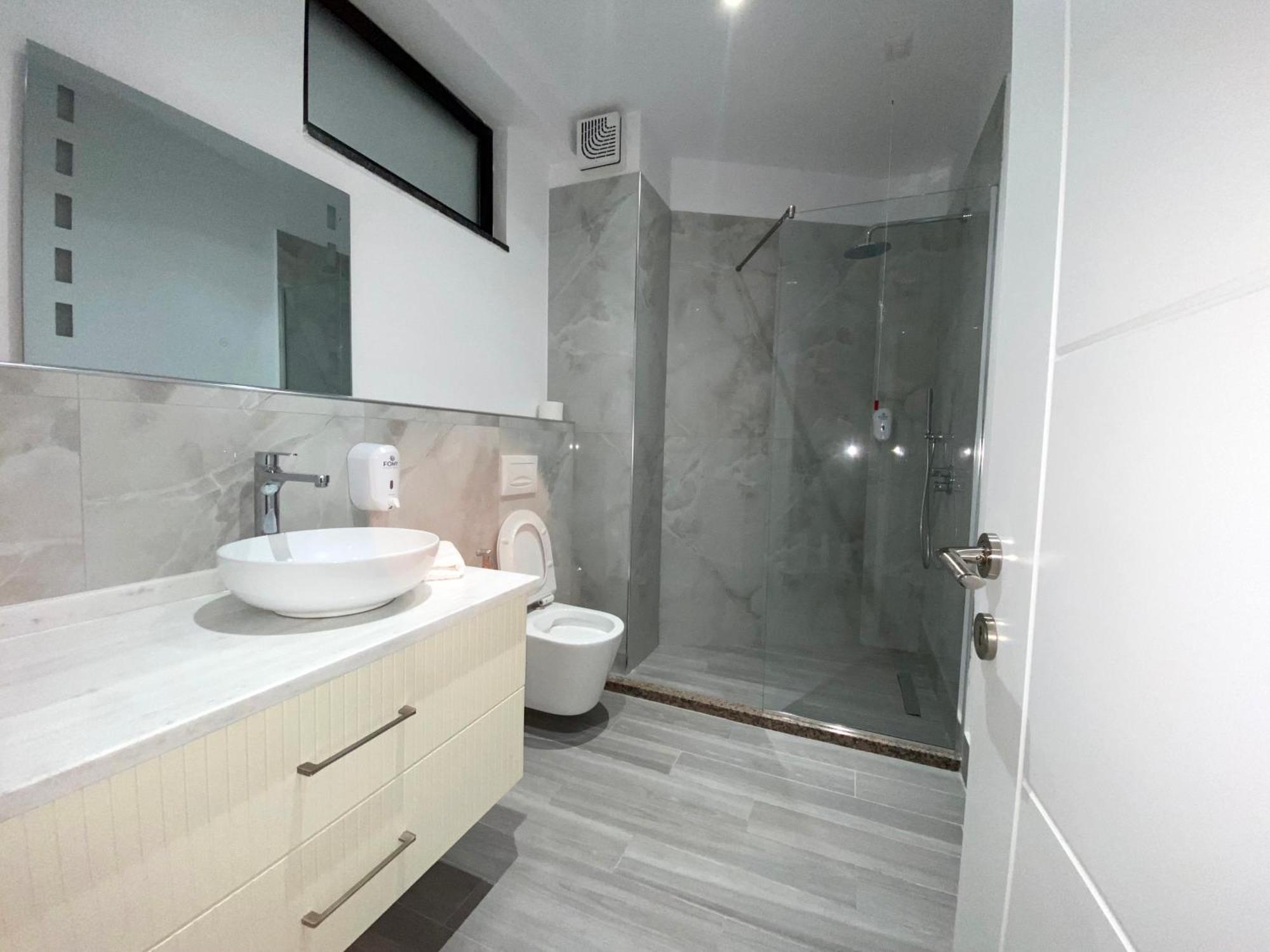 The Honeycomb Boutique Hotel Голем Екстериор снимка