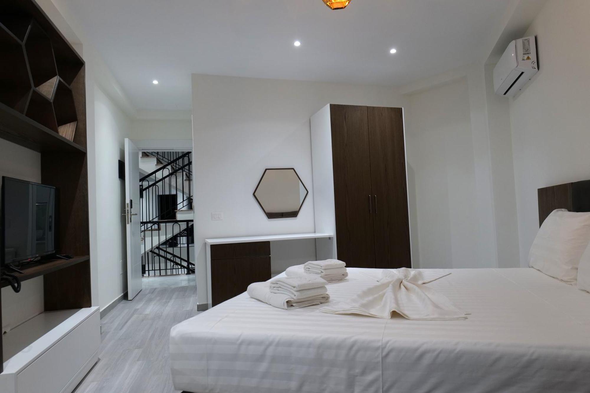 The Honeycomb Boutique Hotel Голем Екстериор снимка