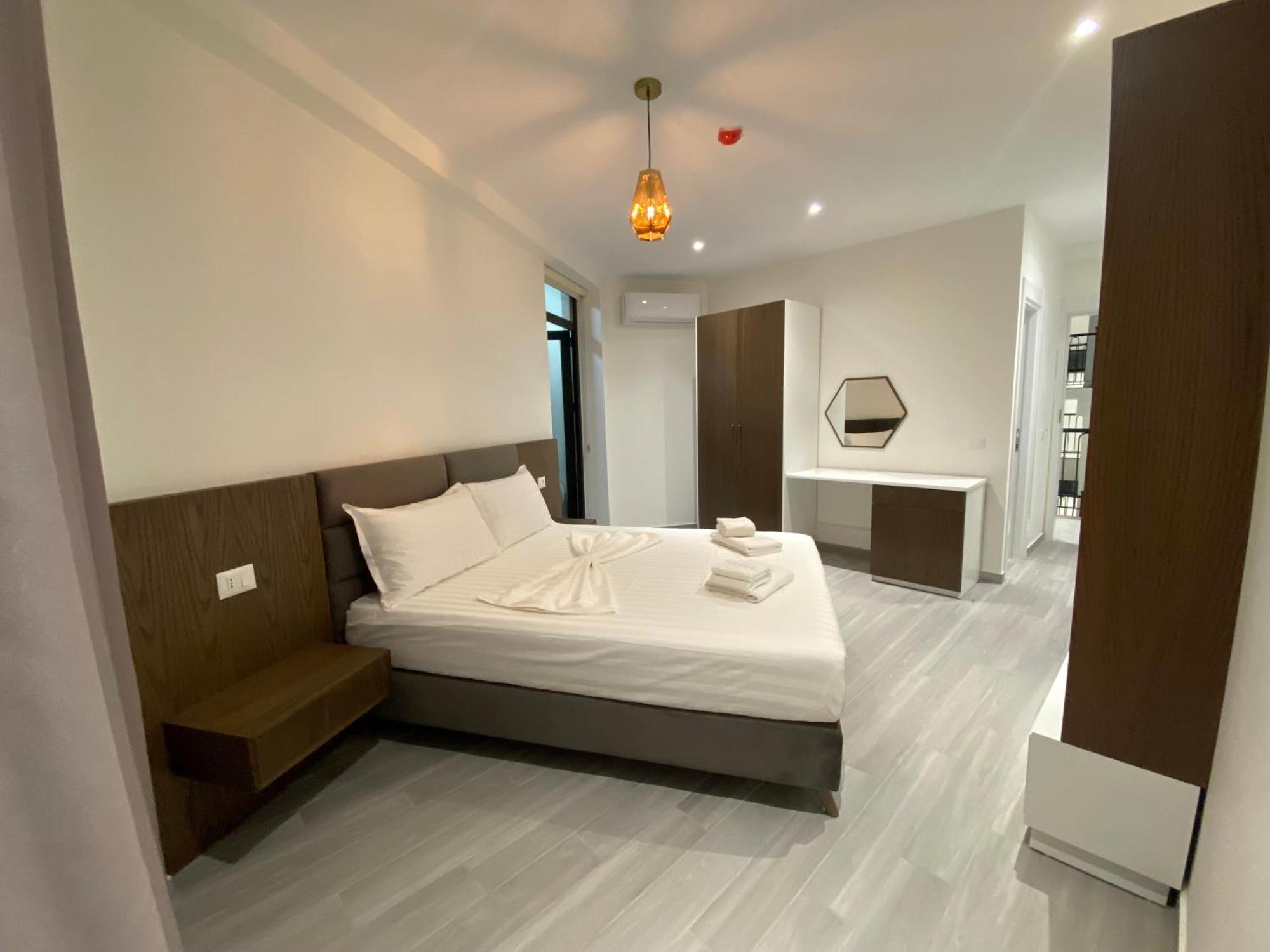 The Honeycomb Boutique Hotel Голем Екстериор снимка