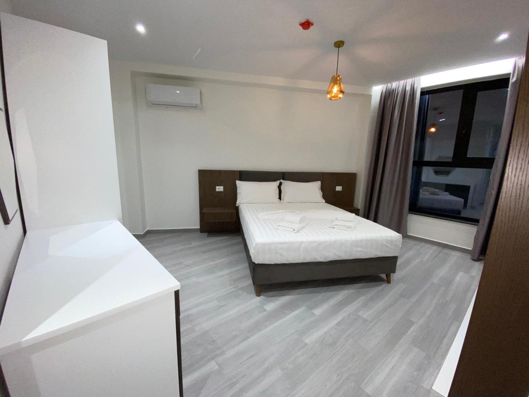The Honeycomb Boutique Hotel Голем Екстериор снимка