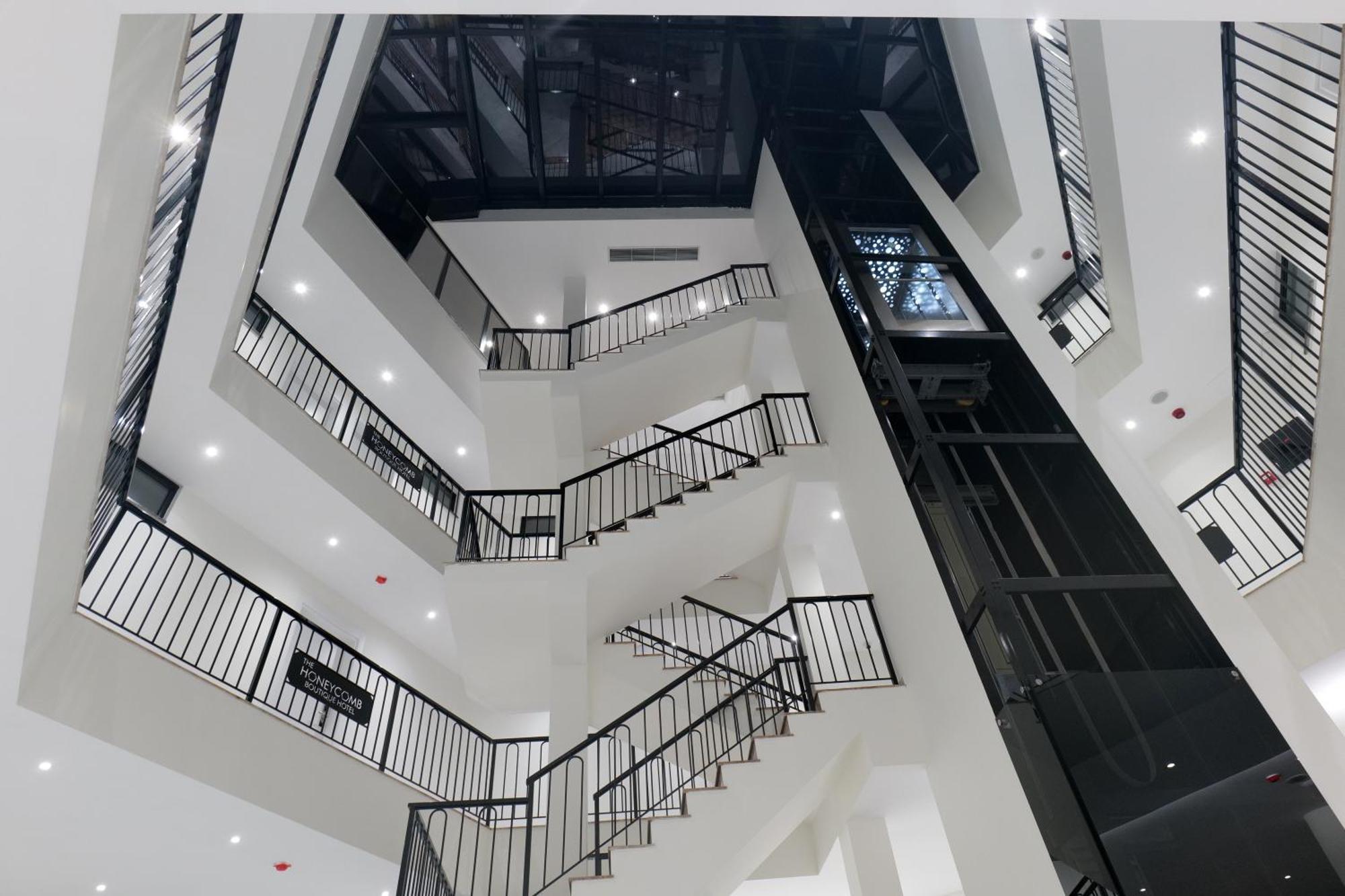 The Honeycomb Boutique Hotel Голем Екстериор снимка
