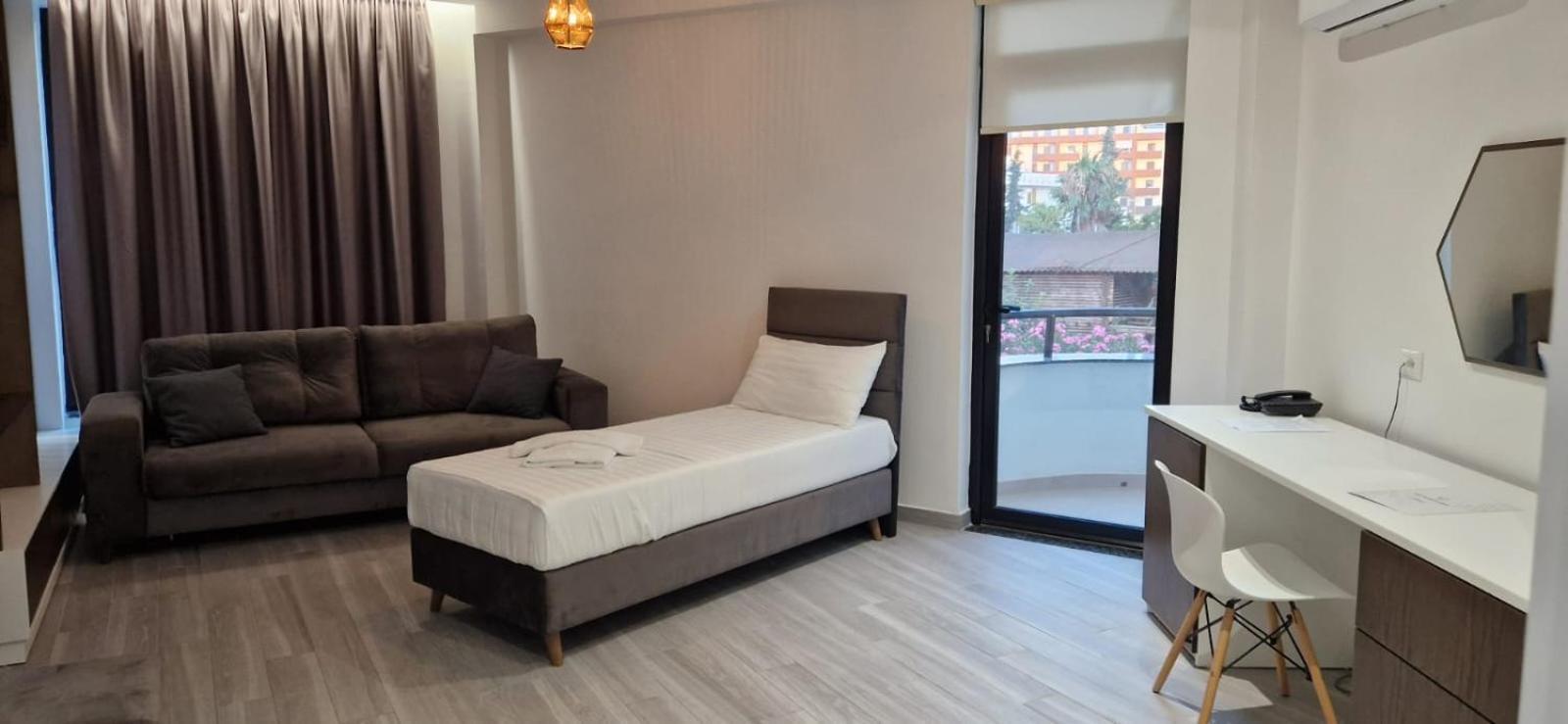 The Honeycomb Boutique Hotel Голем Екстериор снимка