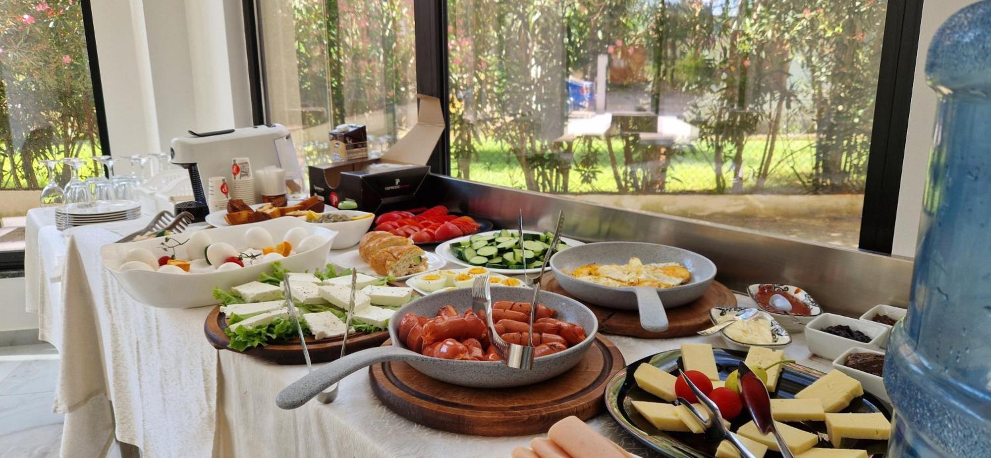 The Honeycomb Boutique Hotel Голем Екстериор снимка