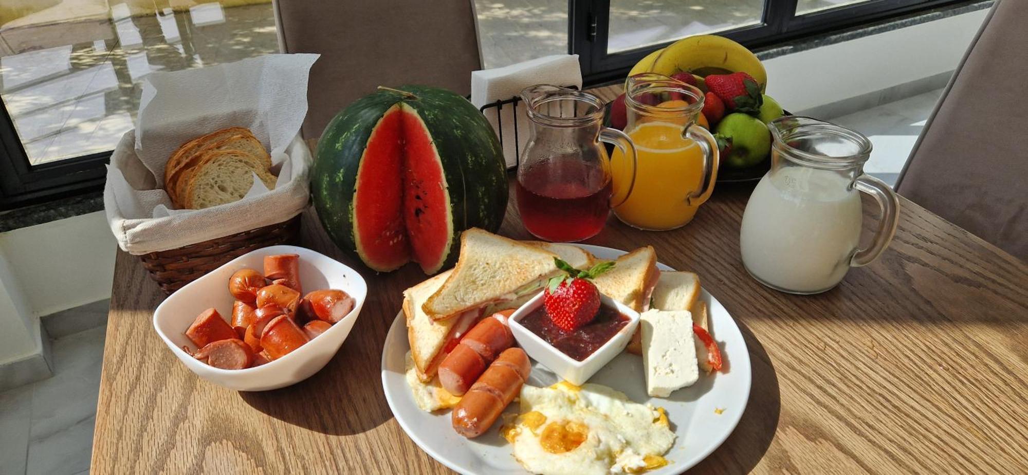 The Honeycomb Boutique Hotel Голем Екстериор снимка