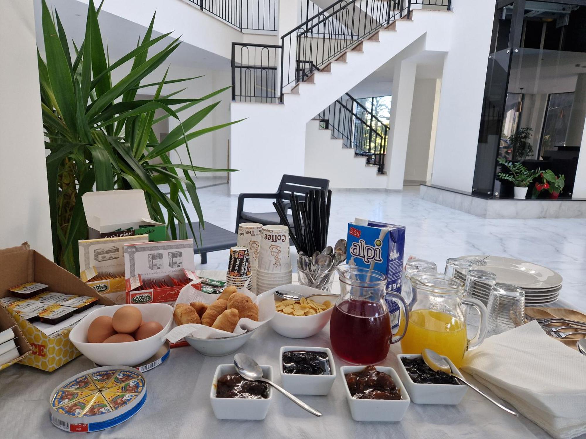The Honeycomb Boutique Hotel Голем Екстериор снимка